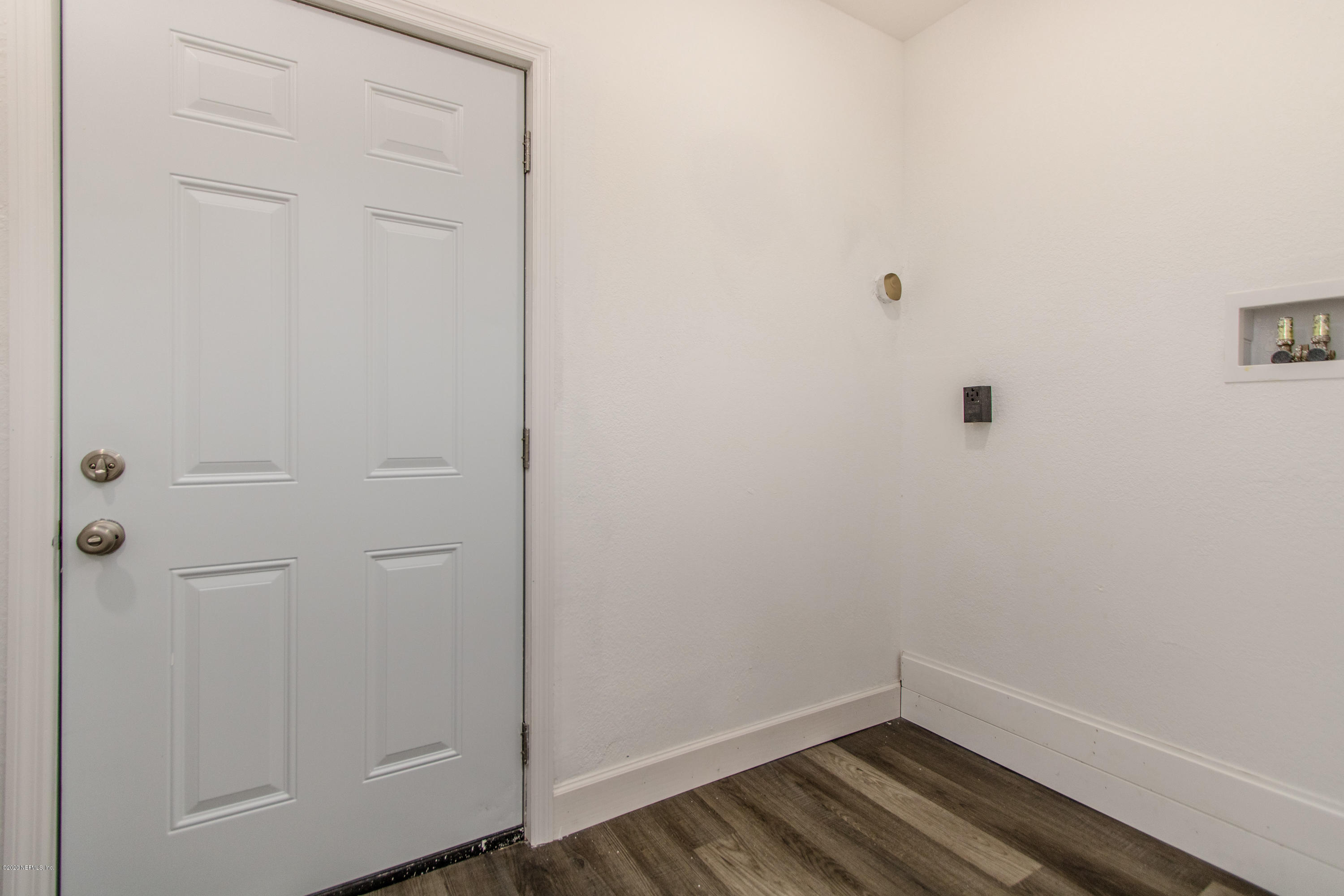 1722 Big Branch Road Middleburg, FL 32068 - Photo 27 of 31 Laundry Room