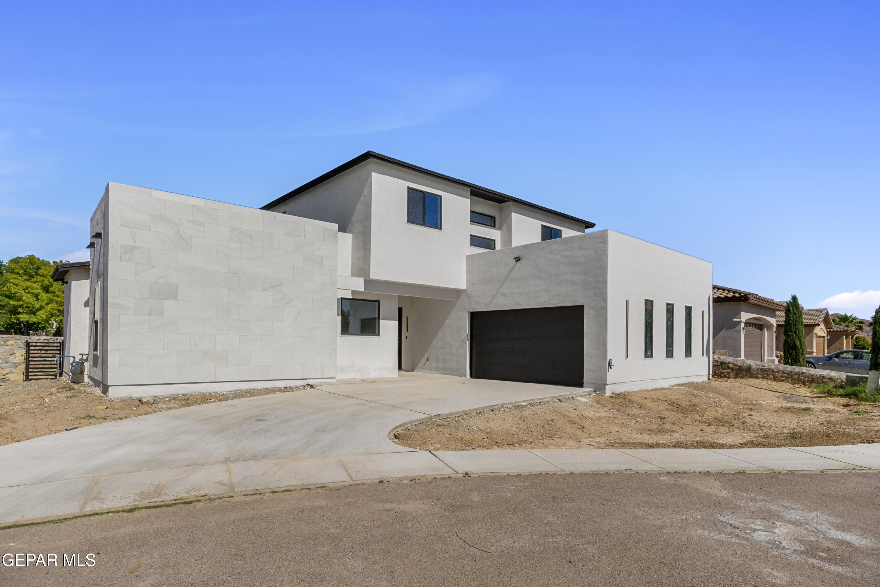 5699 Rio Bonito Circle El Paso, TX 79932 - Photo 6 of 25 a house with a outdoor space