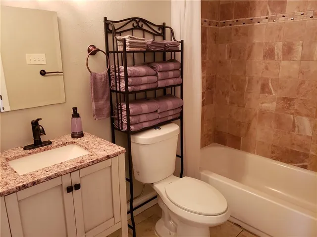 $2,200 | 512 Pelican Avenue, Unit A, New Orleans, LA 70114