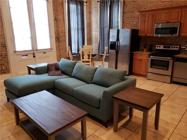 $2,200 | 512 Pelican Avenue, Unit A, New Orleans, LA 70114