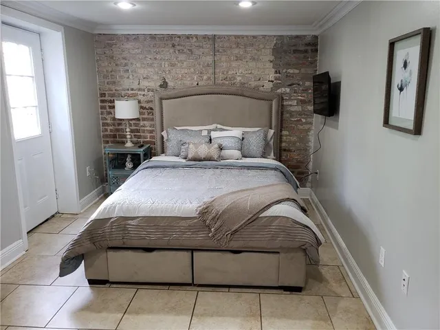 $2,200 | 512 Pelican Avenue, Unit A, New Orleans, LA 70114