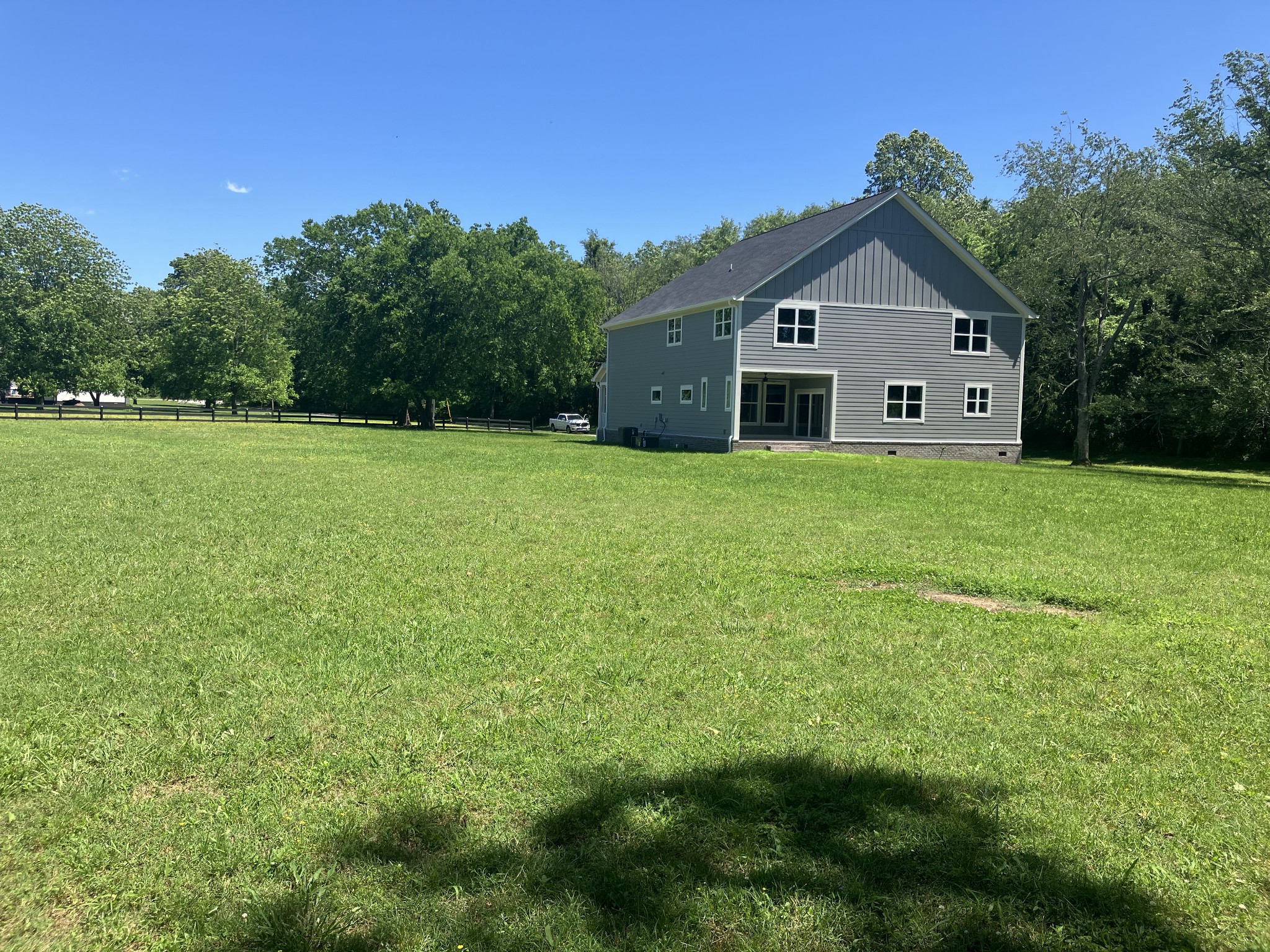 1151 Canaan Road Columbia, TN 38401 - Photo 2 of 40 a front view of a house with yard