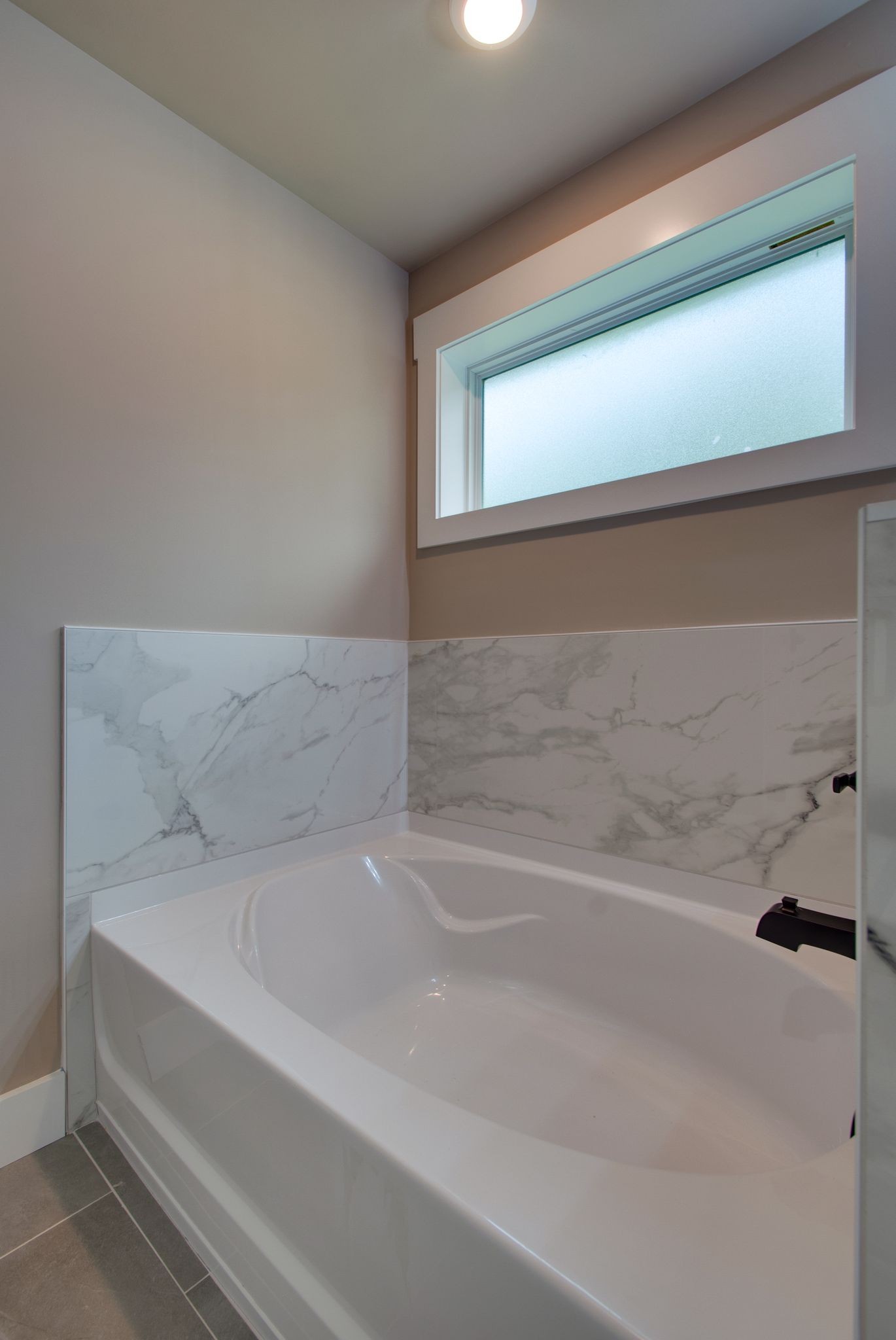 1151 Canaan Road Columbia, TN 38401 - Photo 26 of 40 a bathroom with a bathtub