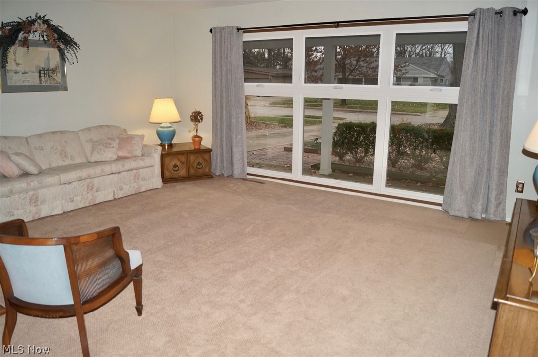 6411 Springwood Road Parma Heights, OH 44130 - Photo 4 of 35