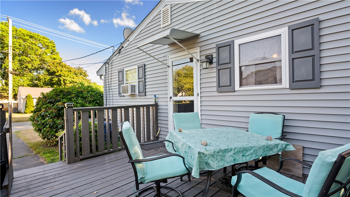 59 Liverpool Street Warwick, RI 02886 - Photo 4 of 29