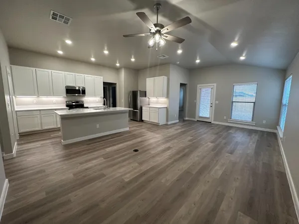 $1,950 | 13213 Sherman Avenue, Lubbock, TX 79423