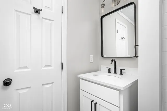 $1,700 | 413 East Caven Street, Indianapolis, IN 46225