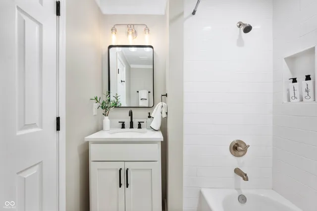 $1,700 | 413 East Caven Street, Indianapolis, IN 46225