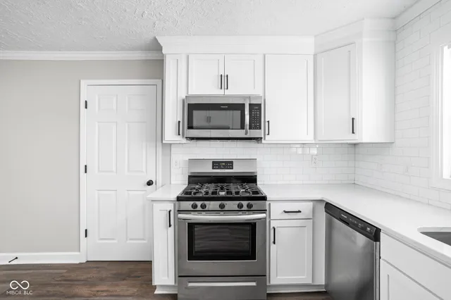 $1,700 | 413 East Caven Street, Indianapolis, IN 46225