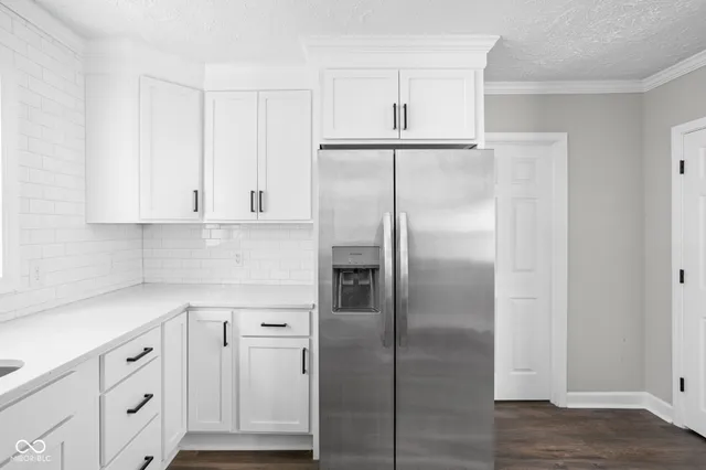 $1,700 | 413 East Caven Street, Indianapolis, IN 46225