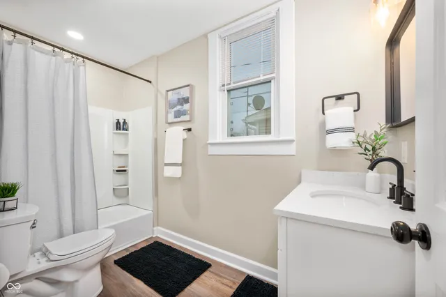 $1,700 | 413 East Caven Street, Indianapolis, IN 46225