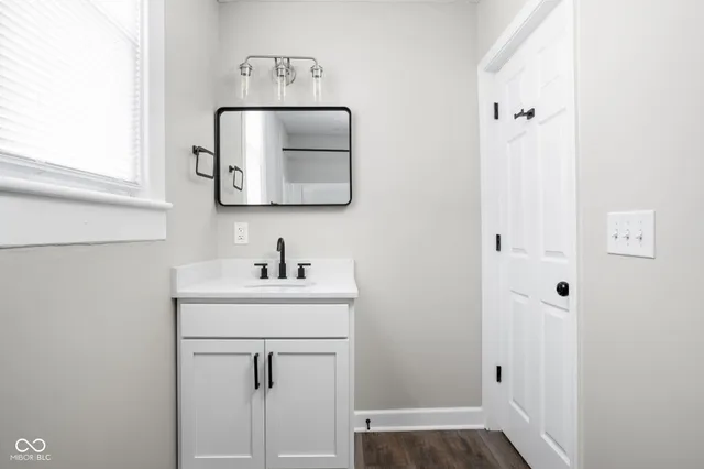 $1,700 | 413 East Caven Street, Indianapolis, IN 46225