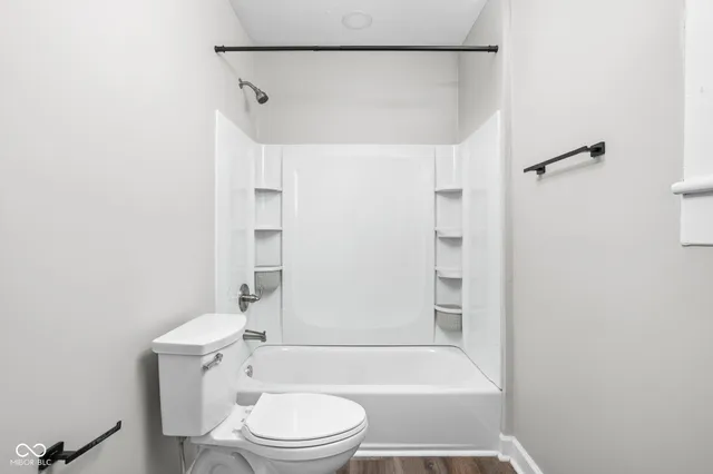 $1,700 | 413 East Caven Street, Indianapolis, IN 46225