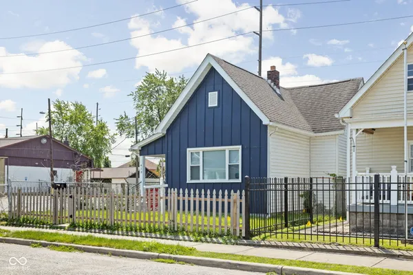 $1,700 | 413 East Caven Street, Indianapolis, IN 46225