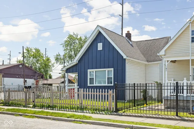 $1,700 | 413 East Caven Street, Indianapolis, IN 46225