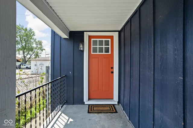 $1,700 | 413 East Caven Street, Indianapolis, IN 46225