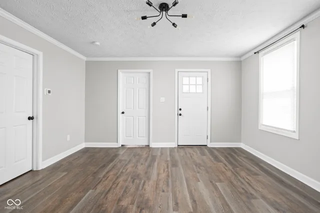 $1,700 | 413 East Caven Street, Indianapolis, IN 46225