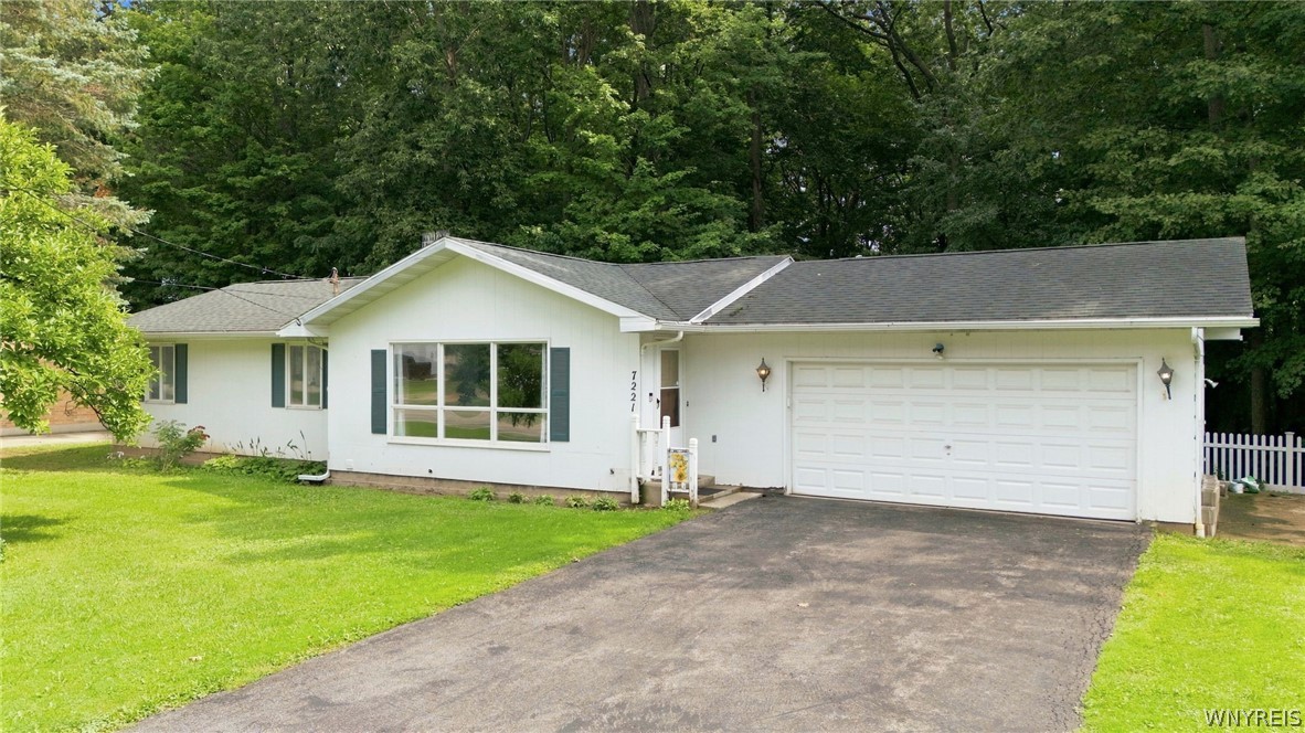 7221 Laur Road Niagara, NY 14304 - Photo 2 of 35 Gallery Image 2
