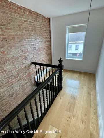 $2,700 | 202 Warren Street, Unit 2, Hudson, NY 12534