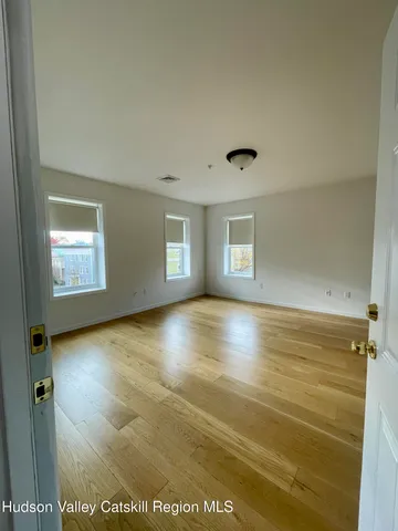 $2,700 | 202 Warren Street, Unit 2, Hudson, NY 12534