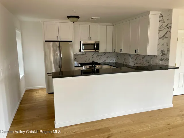 $2,700 | 202 Warren Street, Unit 2, Hudson, NY 12534