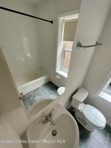 $2,700 | 202 Warren Street, Unit 2, Hudson, NY 12534