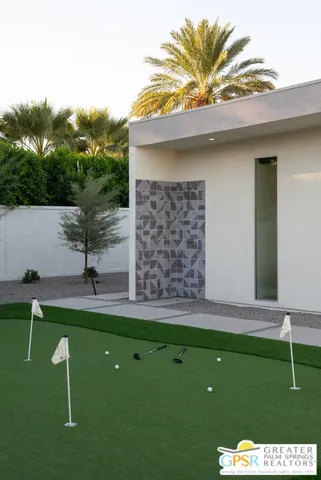 a view of yard with a sink