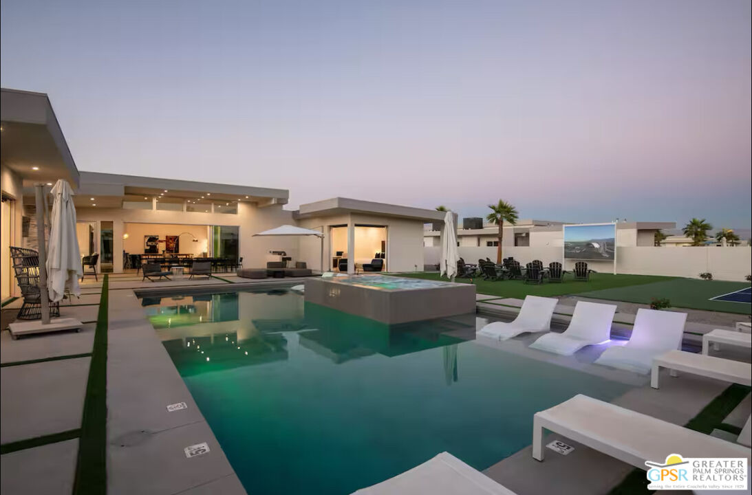 80883 Elemento Lane Indio, CA 92201 - Photo 43 of 47 a balcony with chairs and a table