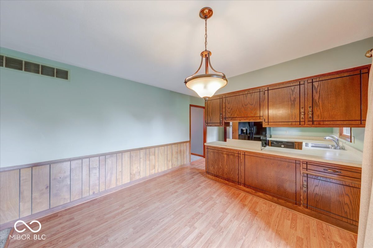 1715 Towe String Road Indianapolis, IN 46217 - Photo 18 of 48