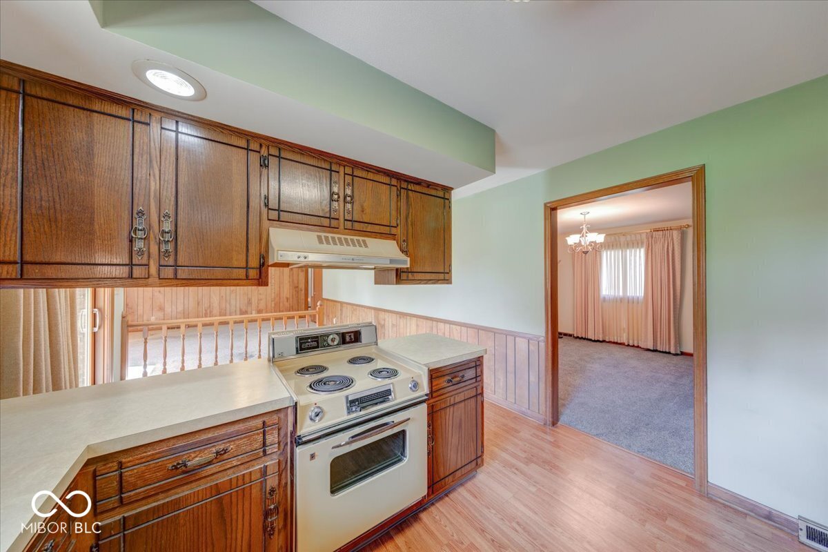 1715 Towe String Road Indianapolis, IN 46217 - Photo 23 of 48