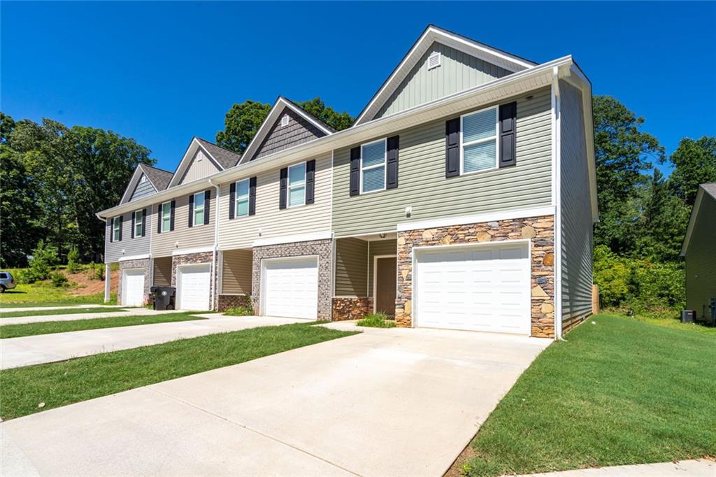 2707 Hickory Lane Dawsonville, GA 30534 - Photo 2 of 31 a front view of a house with a yard