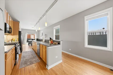 $900,000 | 1443 West Fillmore Street, Chicago, IL 60607