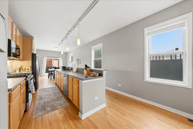 $900,000 | 1443 West Fillmore Street, Chicago, IL 60607