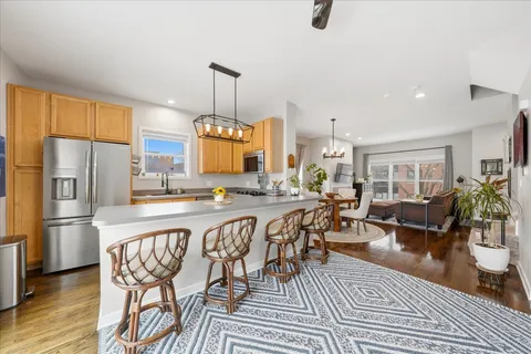 $900,000 | 1443 West Fillmore Street, Chicago, IL 60607