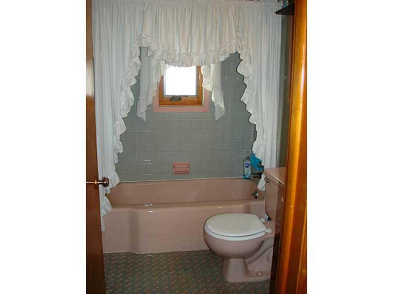 1049 Silver Lane McKees Rocks, PA 15136 - Photo 12 of 16 Full Bath. Upstairs Full Bath
