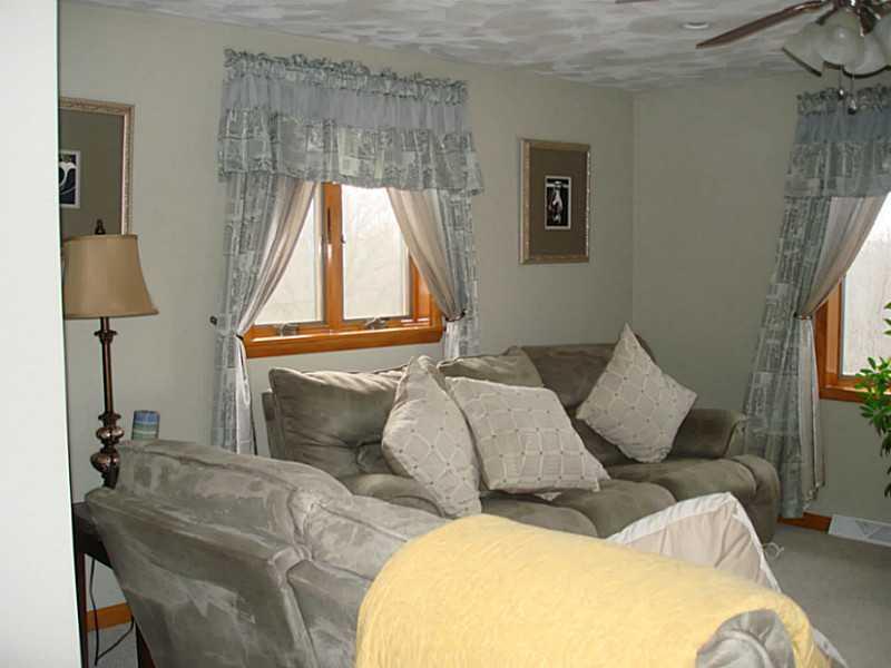 1049 Silver Lane McKees Rocks, PA 15136 - Photo 7 of 16 Family Room.