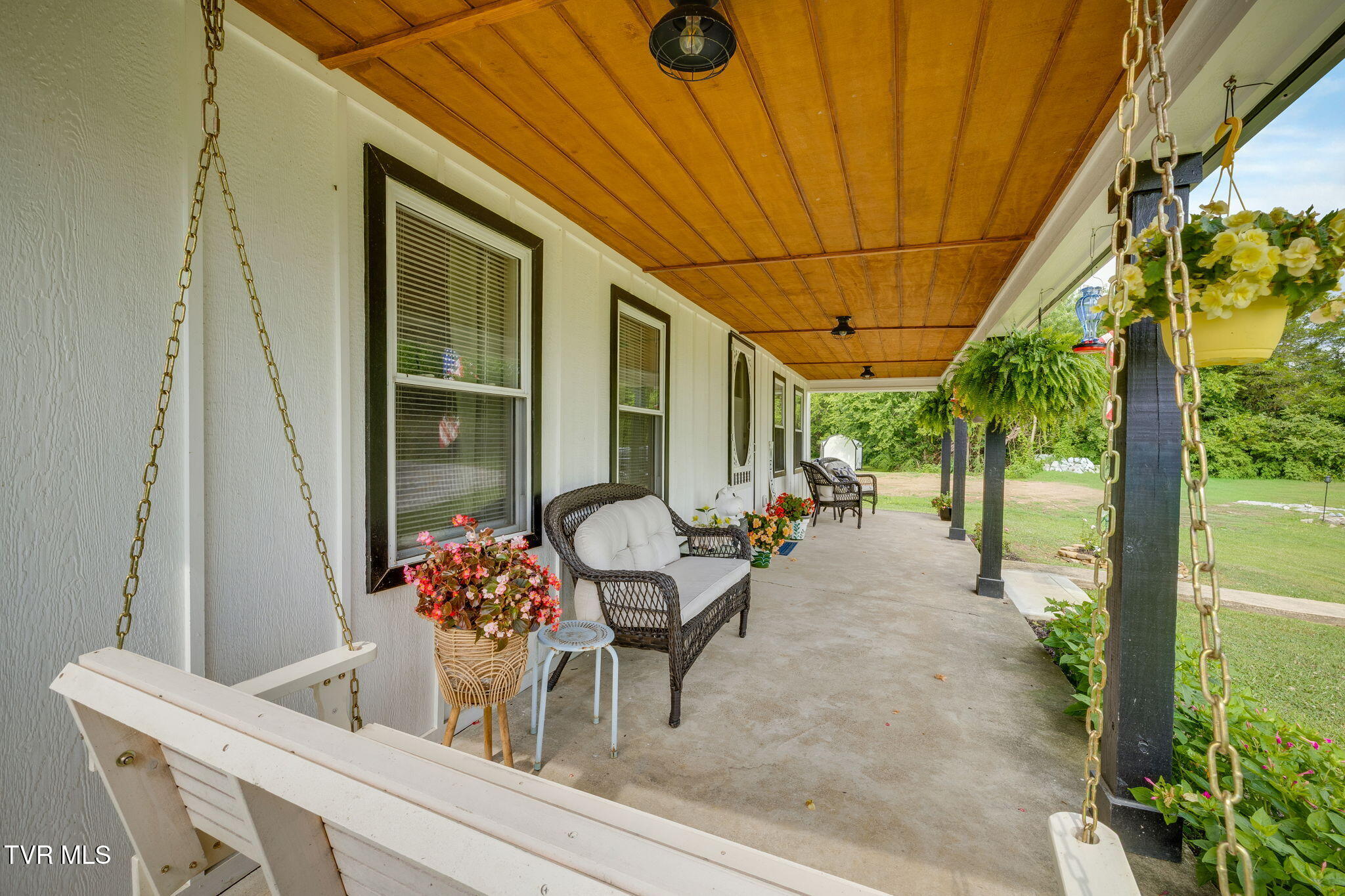 1655 Kenneytown Road Greeneville, TN 37745 - Photo 5 of 59 004