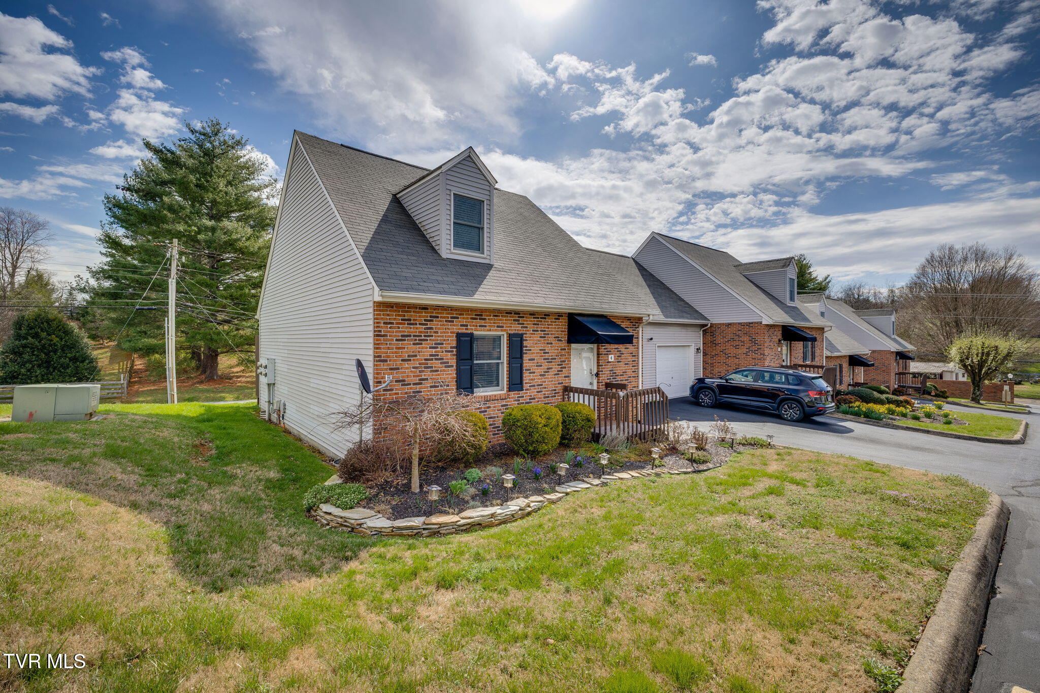 2700 Indian Ridge Road, Unit 4 Johnson City, TN 37604 - Photo 2 of 25 002