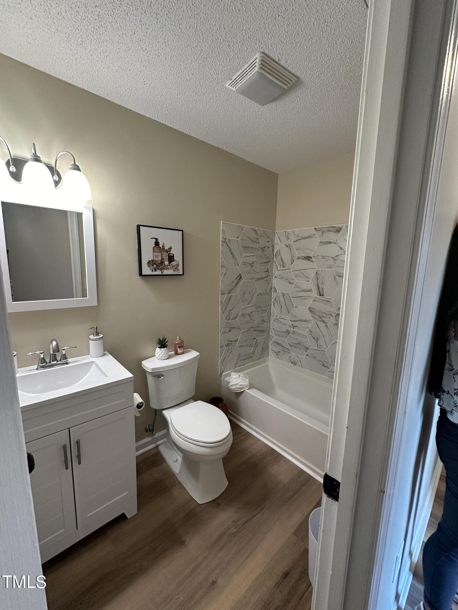 4007 Isaac Weeks Road Clinton, NC 28328 - Photo 9 of 17 Full Bathroom 2