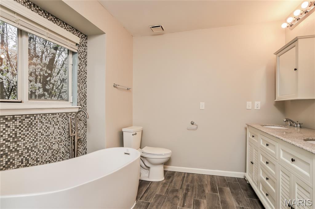 1504 Wild Berry Court Ballwin, MO 63021 - Photo 9 of 15