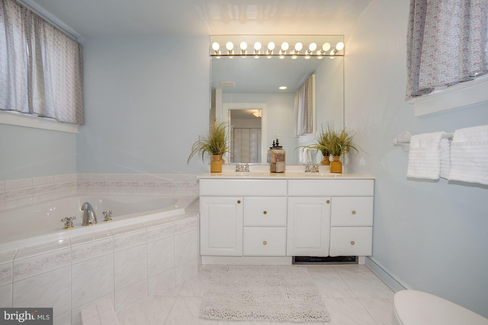 3320 Rowland Place Northwest Washington, DC 20008 - Photo 24 of 41 Ensuite Bath with Whirlpool Tub