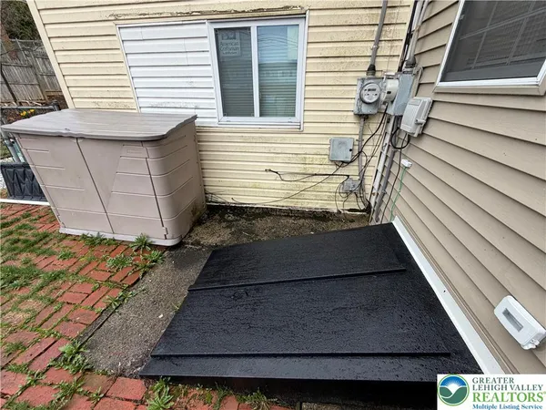 $1,950 | 815 Fernhill Lane, Whitehall, PA 18052