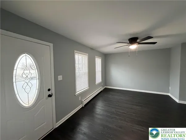 $1,950 | 815 Fernhill Lane, Whitehall, PA 18052