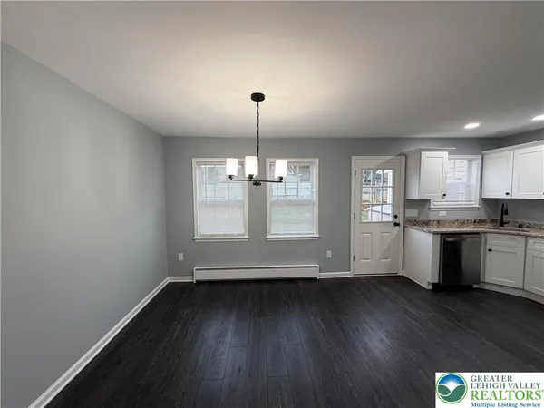 $1,950 | 815 Fernhill Lane, Whitehall, PA 18052