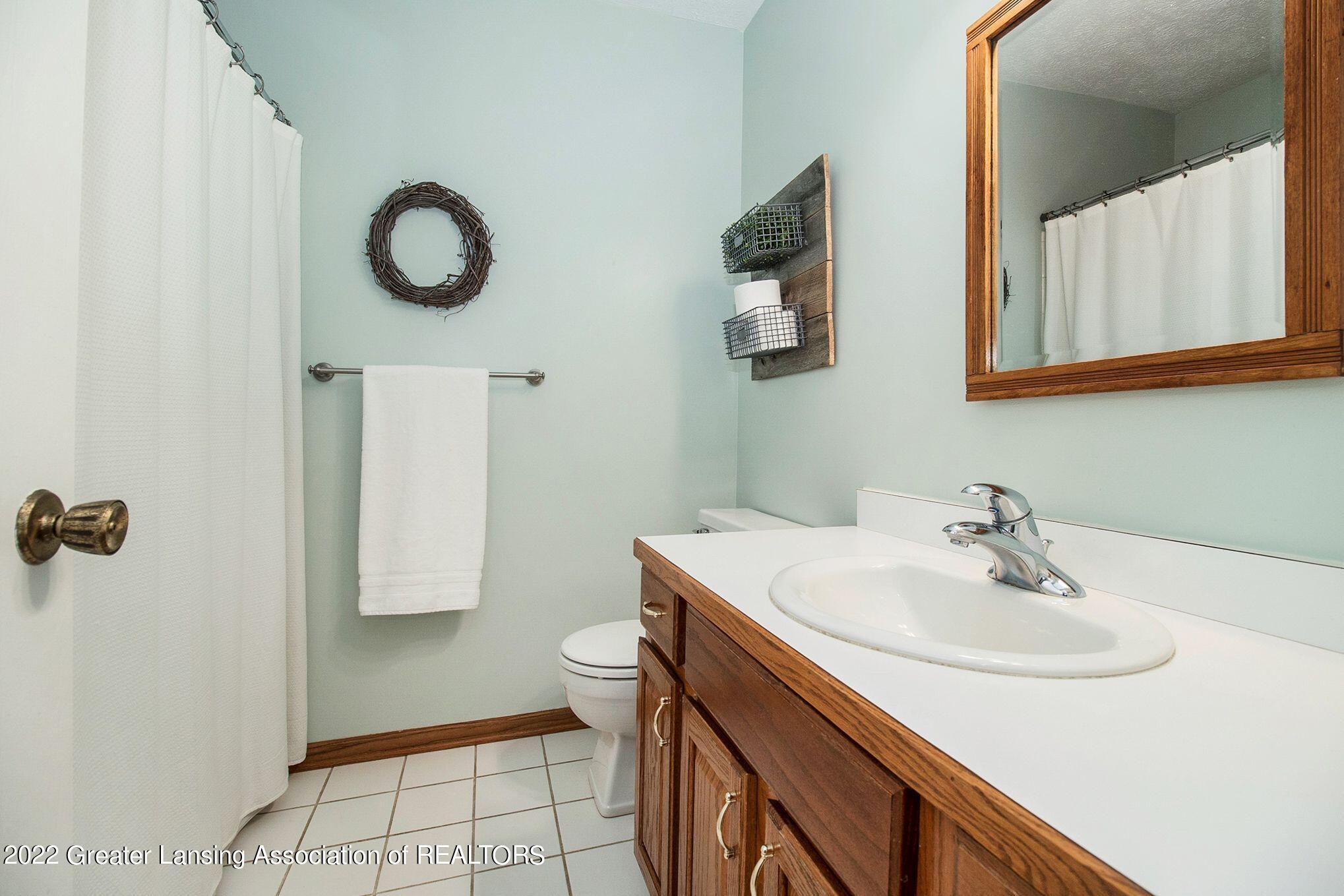 11976 Ransom Highway Dimondale, MI 48821 - Photo 21 of 33 Full bathroom
