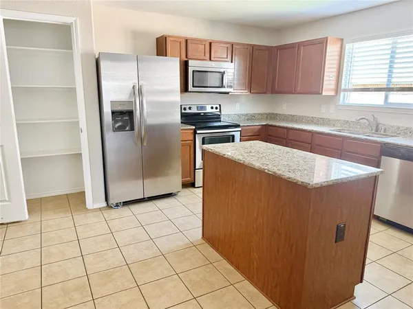 $2,400 | 6928 Derbyshire Drive, Fort Worth, TX 76137