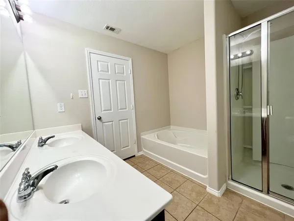 $2,400 | 6928 Derbyshire Drive, Fort Worth, TX 76137