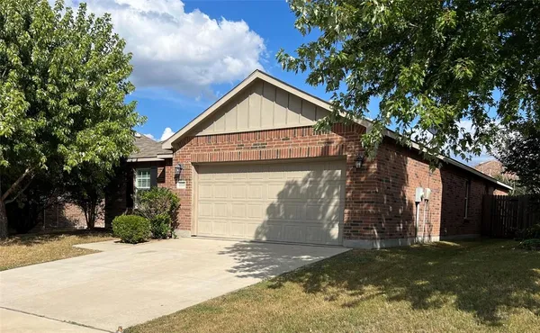 $2,400 | 6928 Derbyshire Drive, Fort Worth, TX 76137