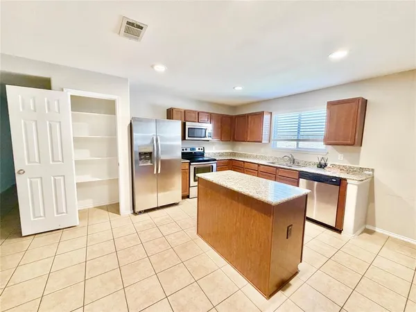 $2,400 | 6928 Derbyshire Drive, Fort Worth, TX 76137