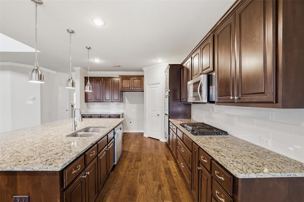 420 Prairie Run Aledo, TX 76008 - Photo 15 of 38 a kitchen with stainless steel appliances granite countertop a kitchen island a stove and a sink